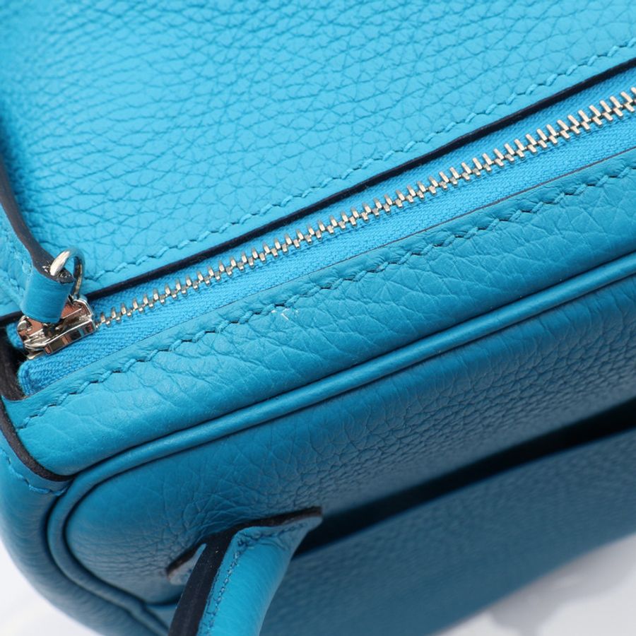 HERMES 愛馬仕 Lindy 26 肩背包 海島藍 Evercolor 牛皮 Z刻 銀扣-9