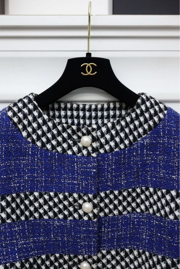 Chanel 13年春夏系列秀款蓝白拼色棋盘格小坎肩crop短外套-8