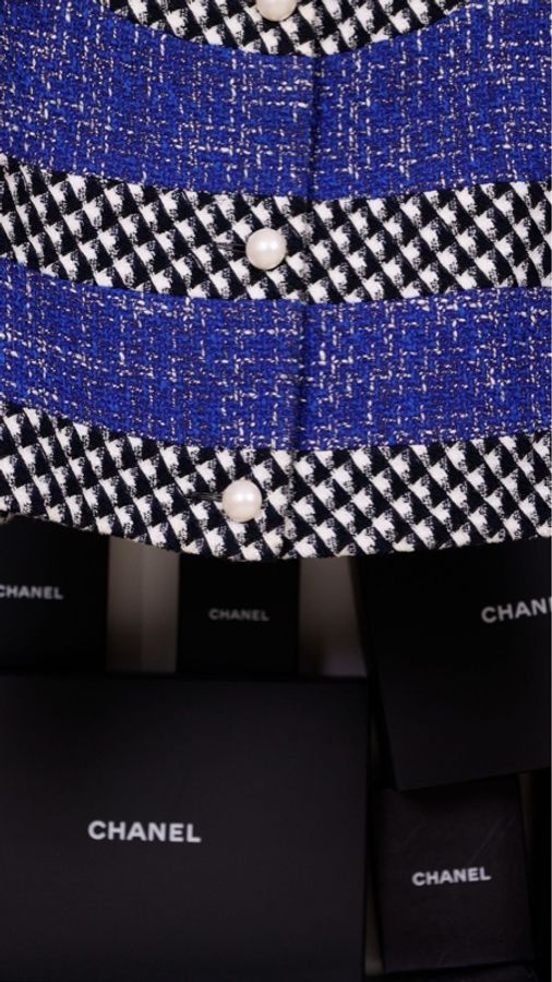Chanel 13年春夏系列秀款蓝白拼色棋盘格小坎肩crop短外套-22