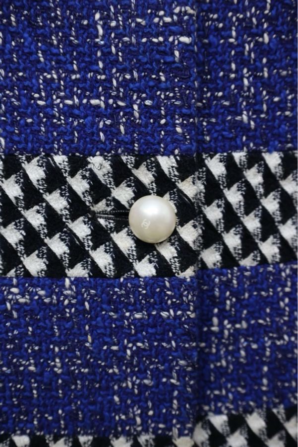Chanel 13年春夏系列秀款蓝白拼色棋盘格小坎肩crop短外套-24