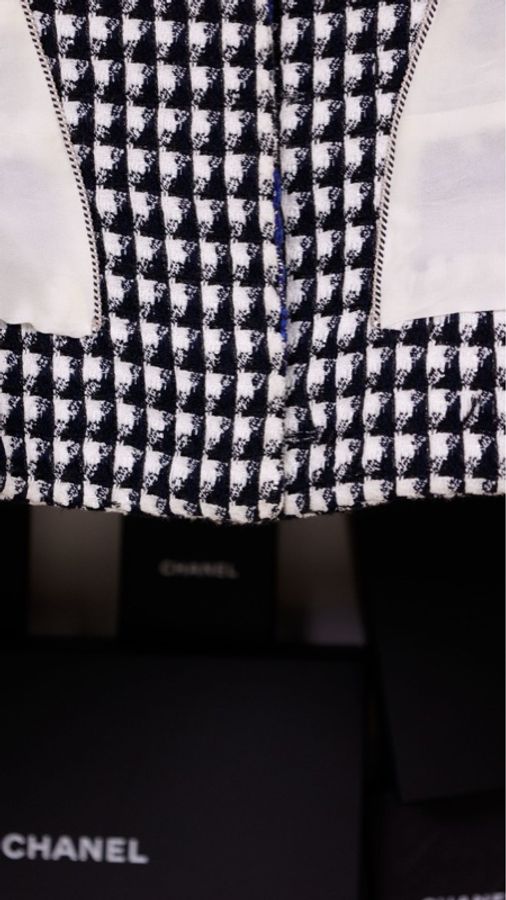 Chanel 13年春夏系列秀款蓝白拼色棋盘格小坎肩crop短外套-26