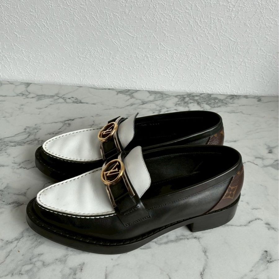 LV黑白/花紋圓形logo樂福鞋👞38-1