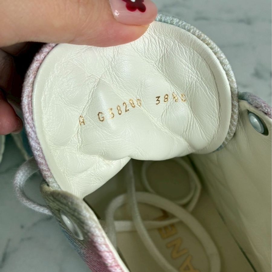 Chanel 絢彩白雙C高筒鞋38.5-26
