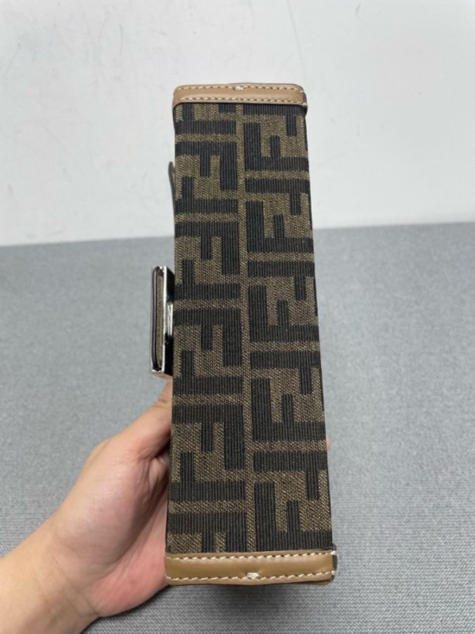 FENDI芬迪 baguette soft trunk老花盒子-4