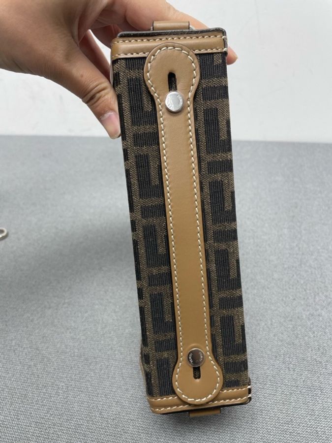 FENDI芬迪 baguette soft trunk老花盒子-7