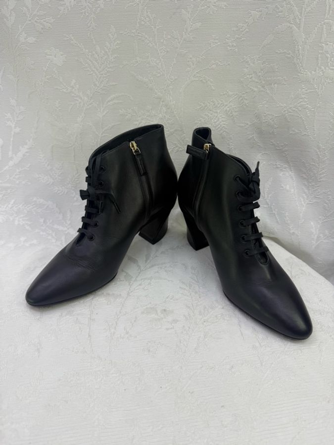 Salvatore Ferragamo Heels US 6.5-0