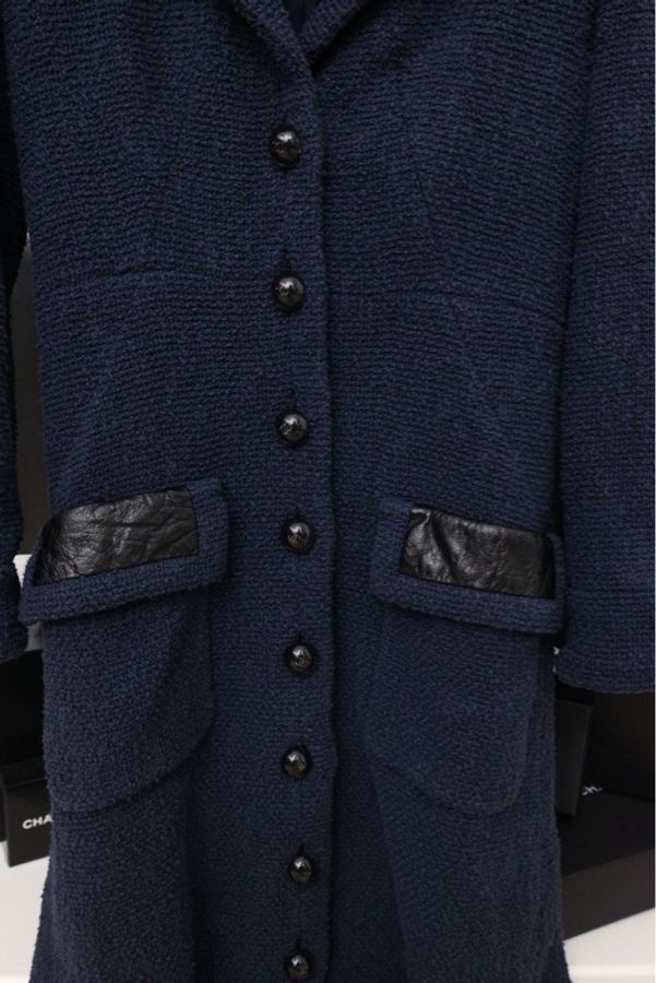 Chanel 16年海军蓝皮质小翻领两口袋长外套-15