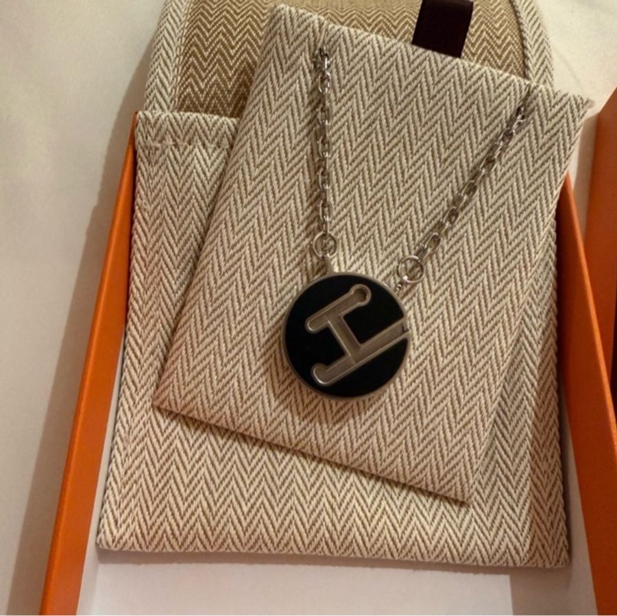 💖Hermes 男士 圓形 H 項鍊💖 黑銀配色 全新全配 超好看-0