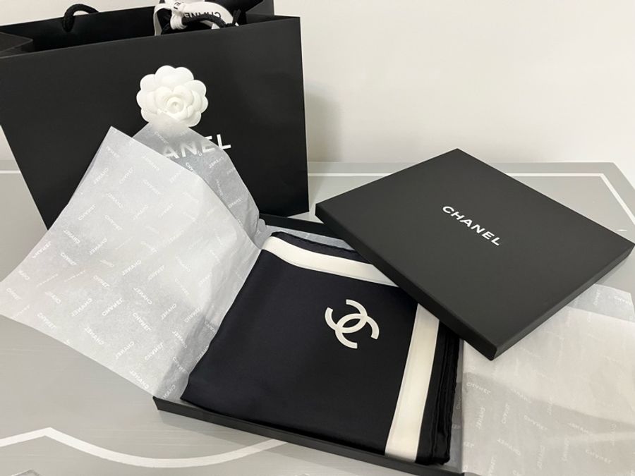 CHANEL 香奈兒《全新》26S 黑白雙C Logo 真絲方巾|90x90|台灣專櫃購入|全新全配-18
