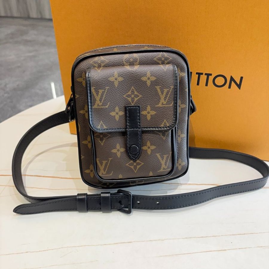 *SHIHNA名牌精品* LV M69404 Christopher 斜背隨身包-0