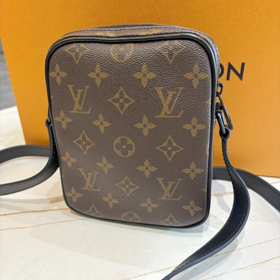 *SHIHNA名牌精品* LV M69404 Christopher 斜背隨身包-3