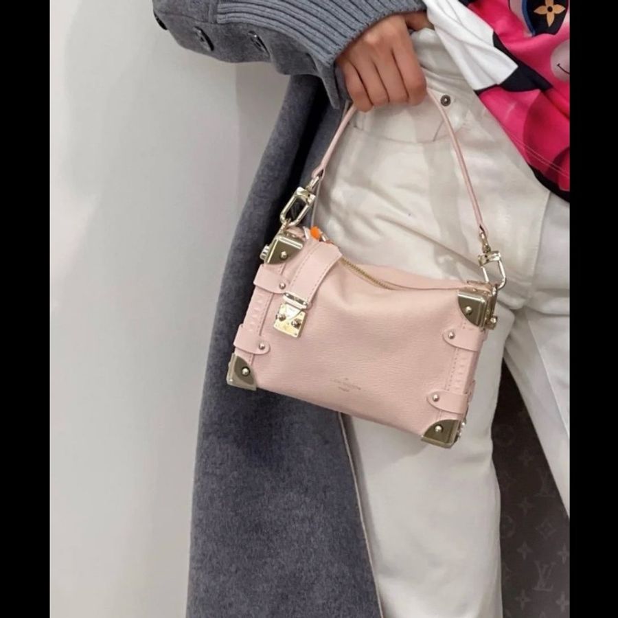 LV路易威登 side trunk谷愛凌小号櫻花粉軟盒子斜挎包,98新-0