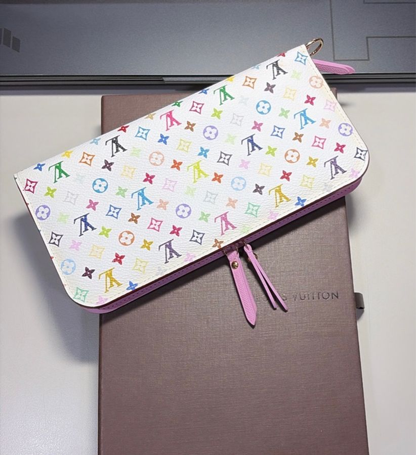 Louis Vuitton LV 村上隆 白色33彩 對開雙拉鍊長夾/皮夾-1