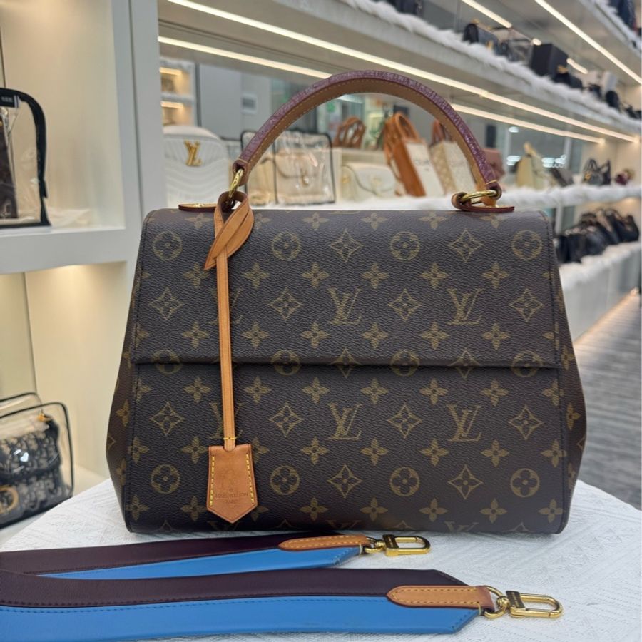 LV路易威登Louis Vuitton老花cluny蓝色拼色肩带-0