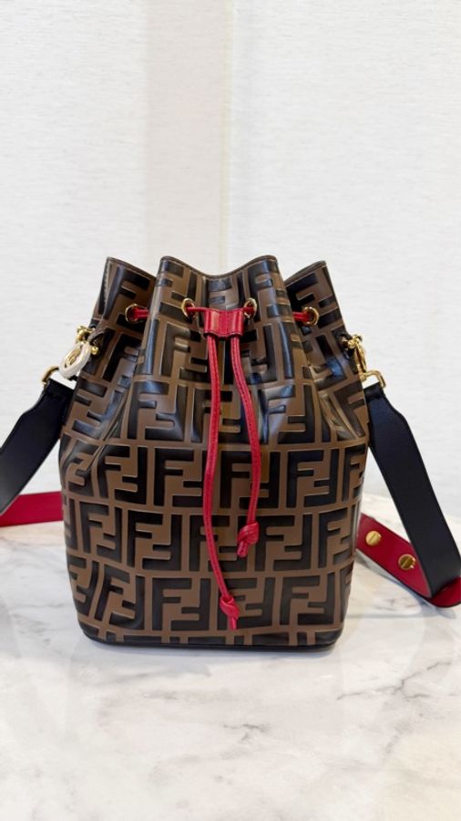 Fendi 咖牛皮金釦束口斜背水桶包8BT298-0