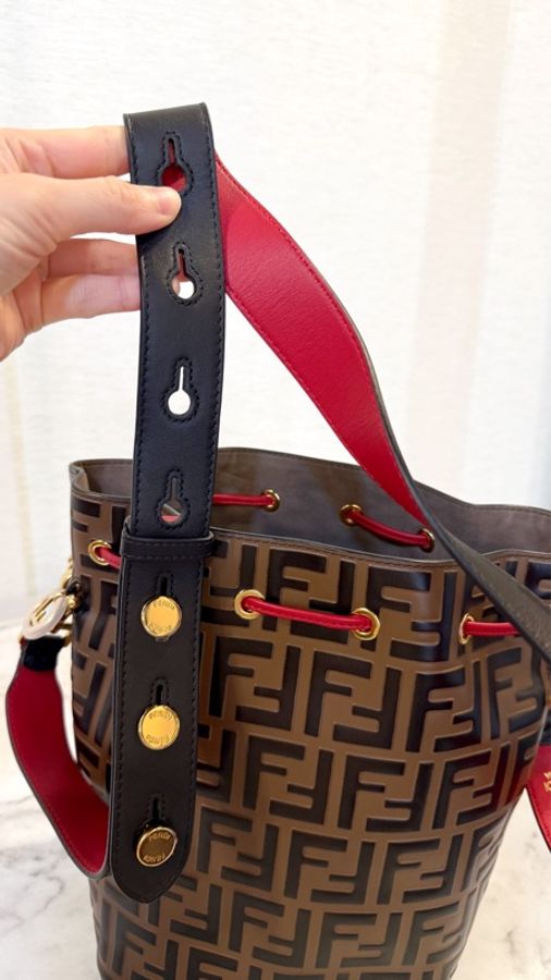 Fendi 咖牛皮金釦束口斜背水桶包8BT298-11