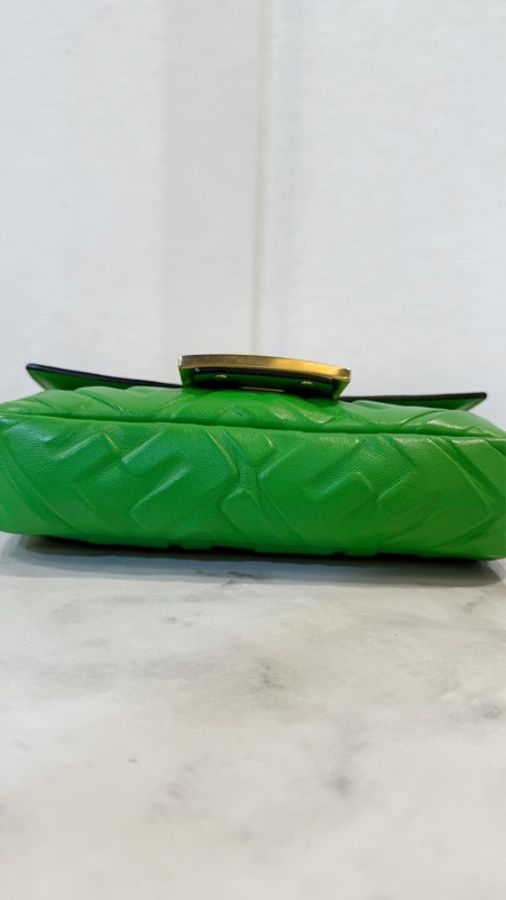Fendi 綠小牛皮壓紋金釦Baguette迷你手提斜背包-5