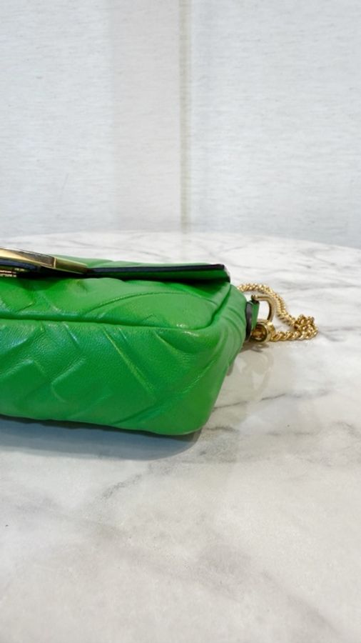 Fendi 綠小牛皮壓紋金釦Baguette迷你手提斜背包-7