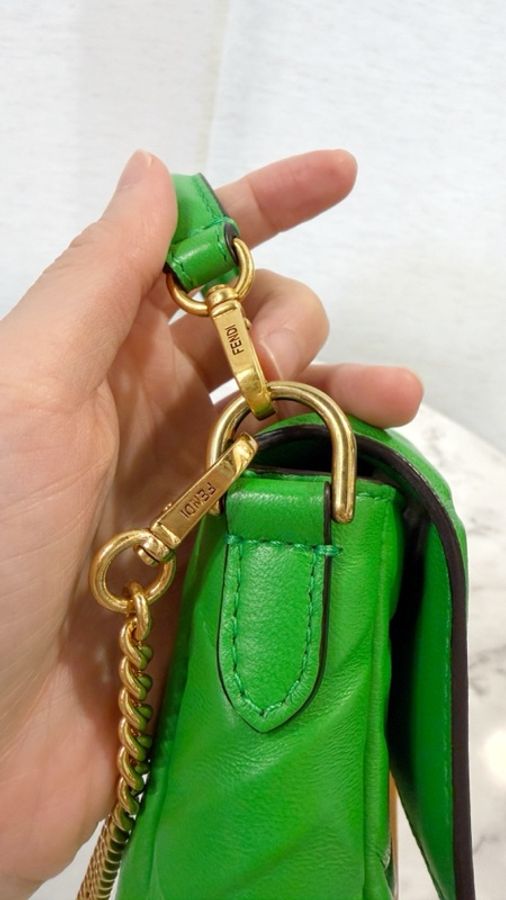 Fendi 綠小牛皮壓紋金釦Baguette迷你手提斜背包-14