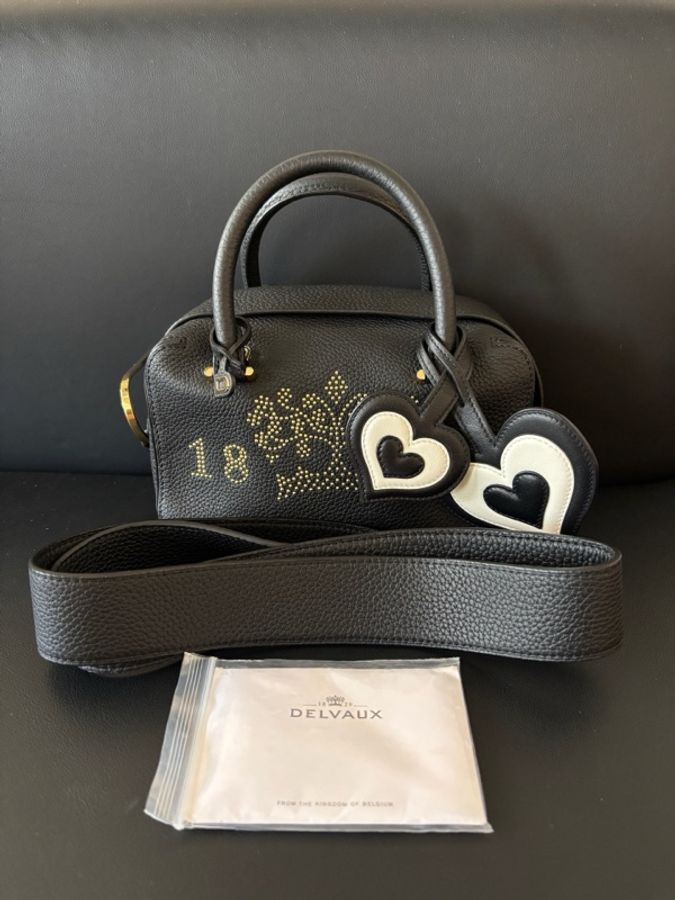 德爾沃 DELVAUX 特別款黑色Cool Box釘珠單肩斜挎包 底長21cm-0