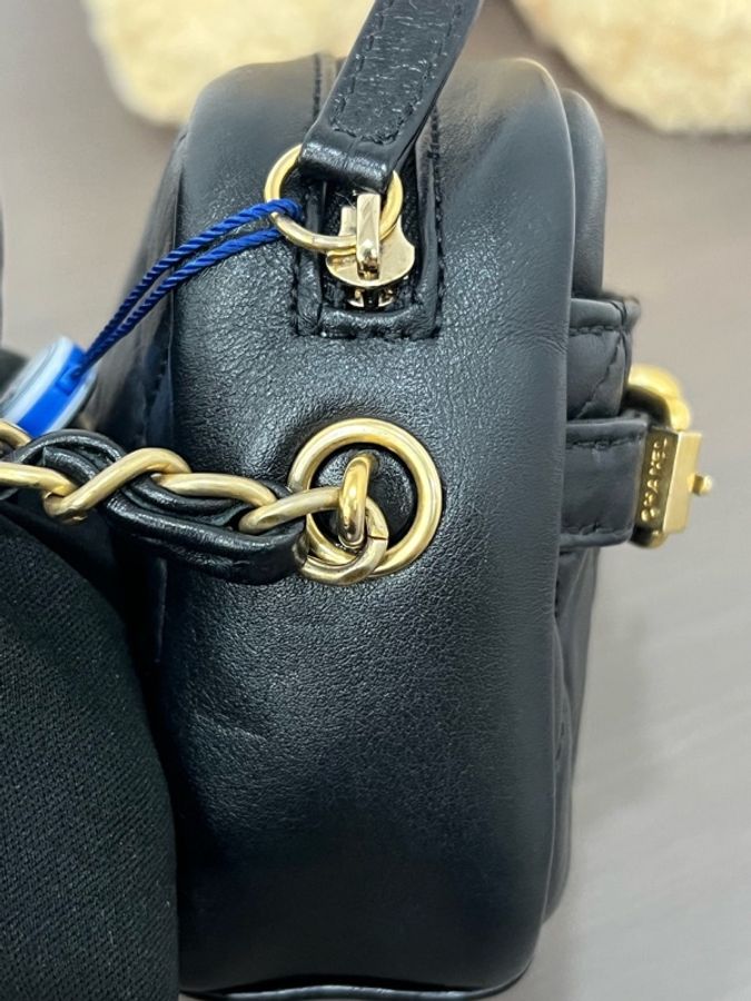 Chanel/香奈兒 黑金迷你相機包-16