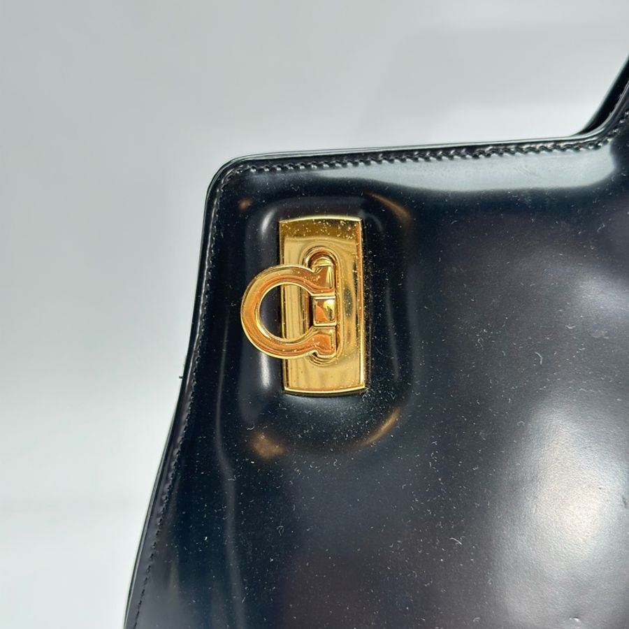 ferragamo Wanda eastwest-1