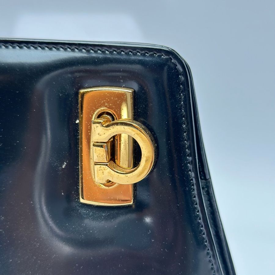 ferragamo Wanda eastwest-2