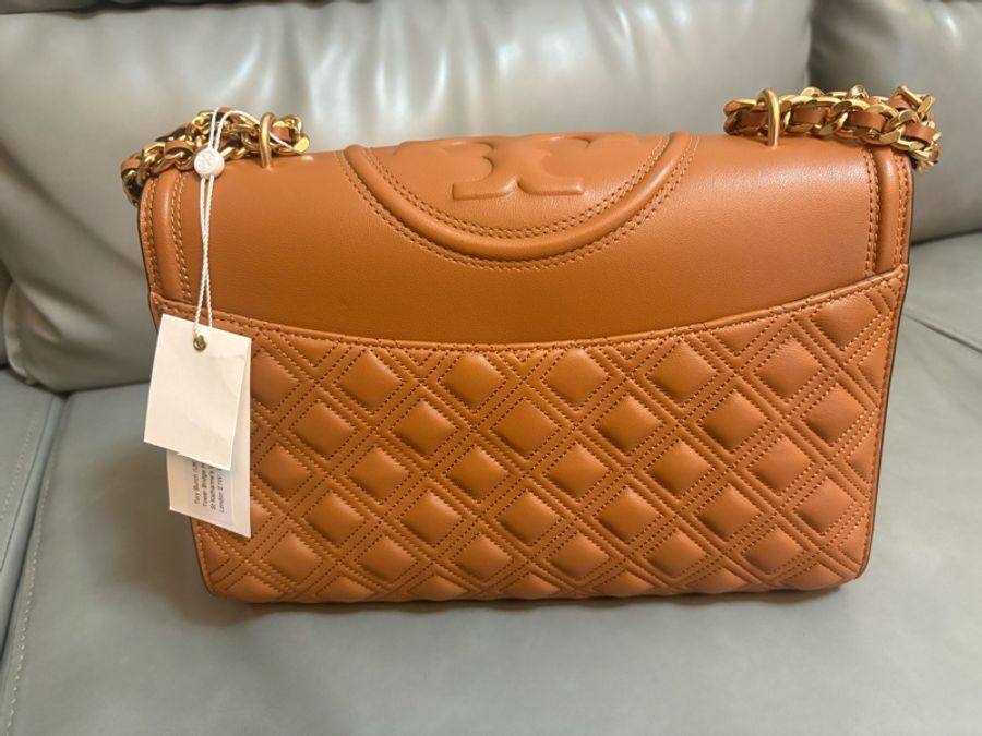 TORY BURCH Fleming 流蘇菱格翻蓋斜背鏈包 棕-1