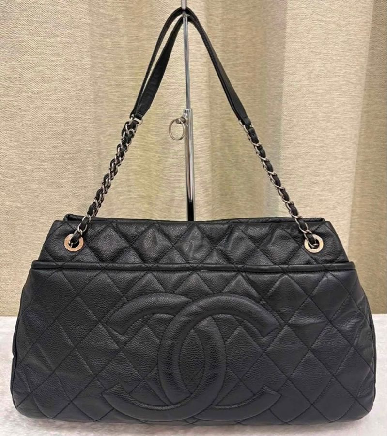 Chanel香奈兒魚子醬荔枝皮 拖特包 多用 時髦男女通用 甜🉐 肩背斜背都可以超時髦🤎 購入10多萬 尺寸:約45*25*8cm 配件:(附查碼圖雷標17開)-4