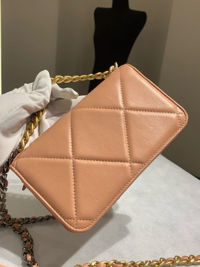 99新Chanel 香奈兒 19 bag woc mini 金扣 焦糖色羊皮 芯片款-1