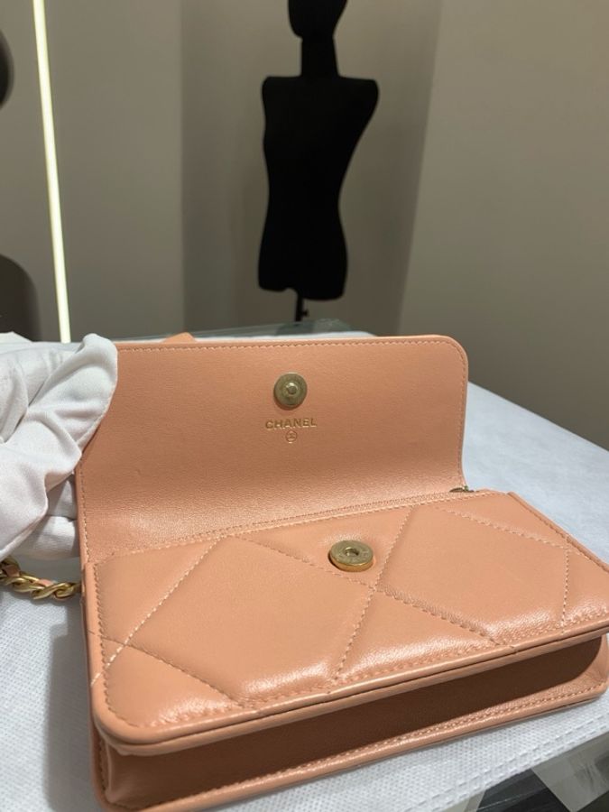 99新Chanel 香奈兒 19 bag woc mini 金扣 焦糖色羊皮 芯片款-6