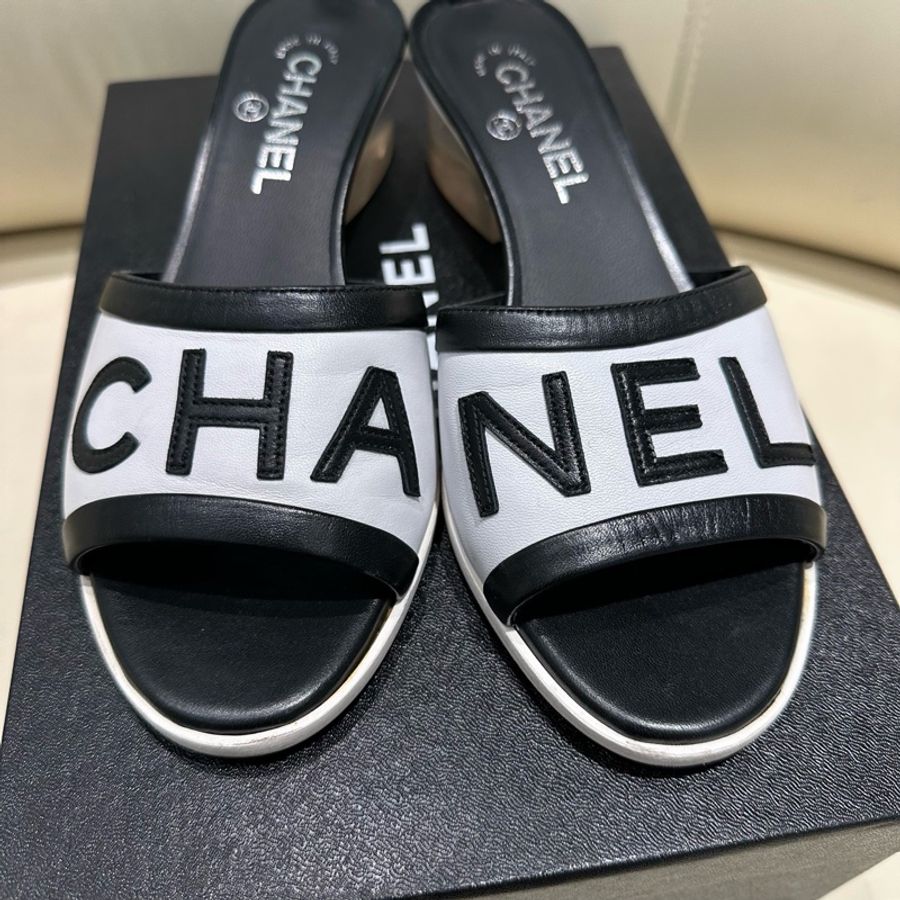 Chanel 香奈兒 黑白拼色字母拼皮水晶跟涼鞋 涼拖 38.5碼 配塵袋-1