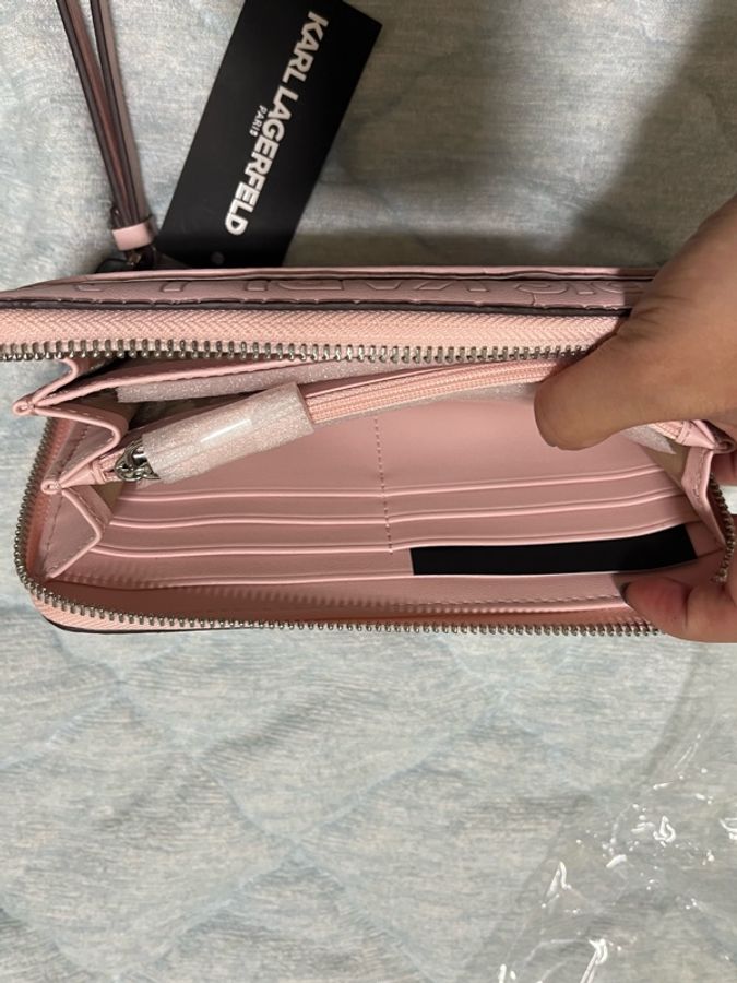 卡爾老佛爺立體浮雕牛皮手提長夾-6