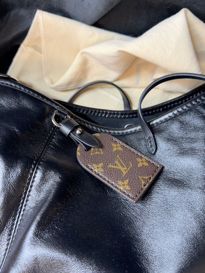 LV路易威登 Carryall 黑武士小號 黑色羊皮 芯片款-1