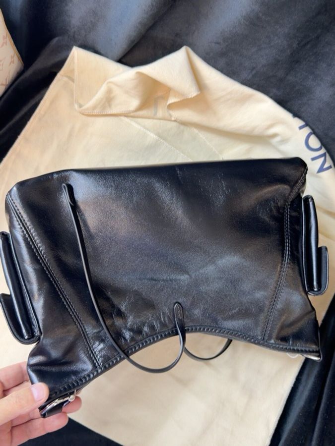 LV路易威登 Carryall 黑武士小號 黑色羊皮 芯片款-6