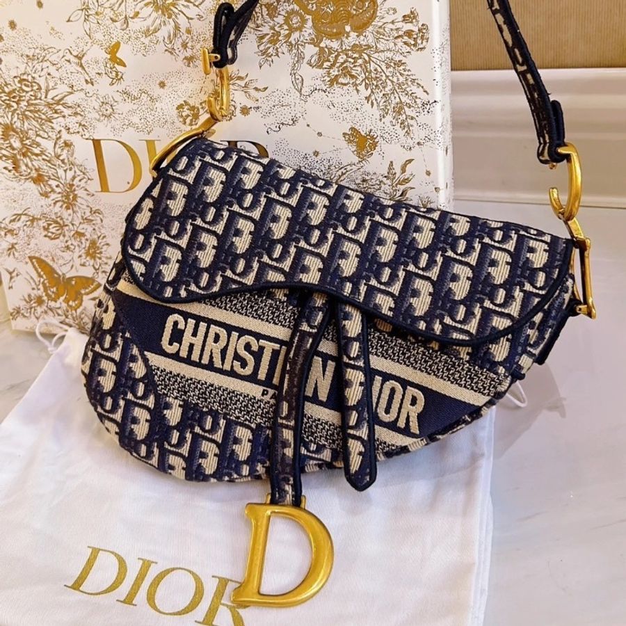 全新閒置🩵#Dior #中號馬鞍包 #藍色刺繡 #台灣保卡塵袋 #專櫃12.5萬‼️-1