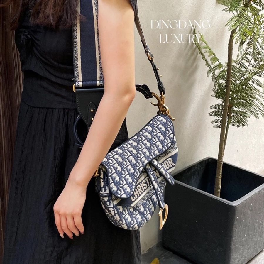全新閒置🩵#Dior #中號馬鞍包 #藍色刺繡 #台灣保卡塵袋 #專櫃12.5萬‼️-2