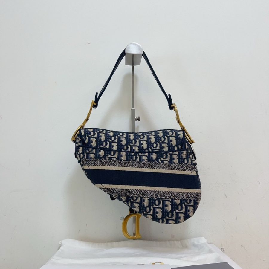 全新閒置🩵#Dior #中號馬鞍包 #藍色刺繡 #台灣保卡塵袋 #專櫃12.5萬‼️-5