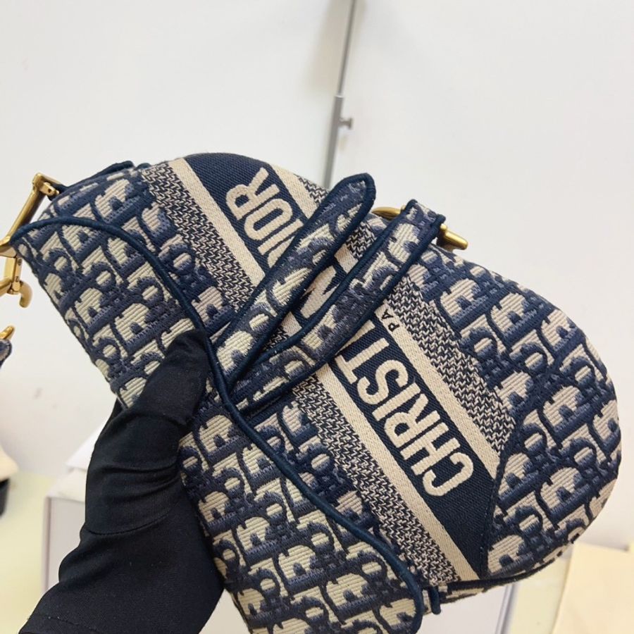 全新閒置🩵#Dior #中號馬鞍包 #藍色刺繡 #台灣保卡塵袋 #專櫃12.5萬‼️-6