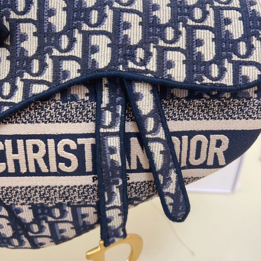 全新閒置🩵#Dior #中號馬鞍包 #藍色刺繡 #台灣保卡塵袋 #專櫃12.5萬‼️-11