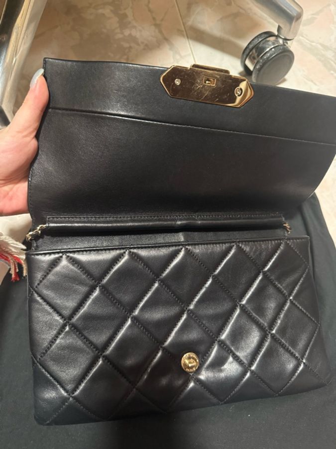 Chanel 搪瓷扣單肩包-1