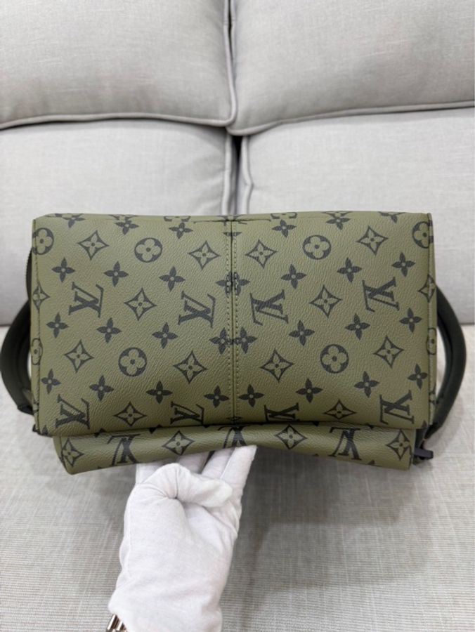 LV Discovery 雙肩包 後背包 軍綠色-15
