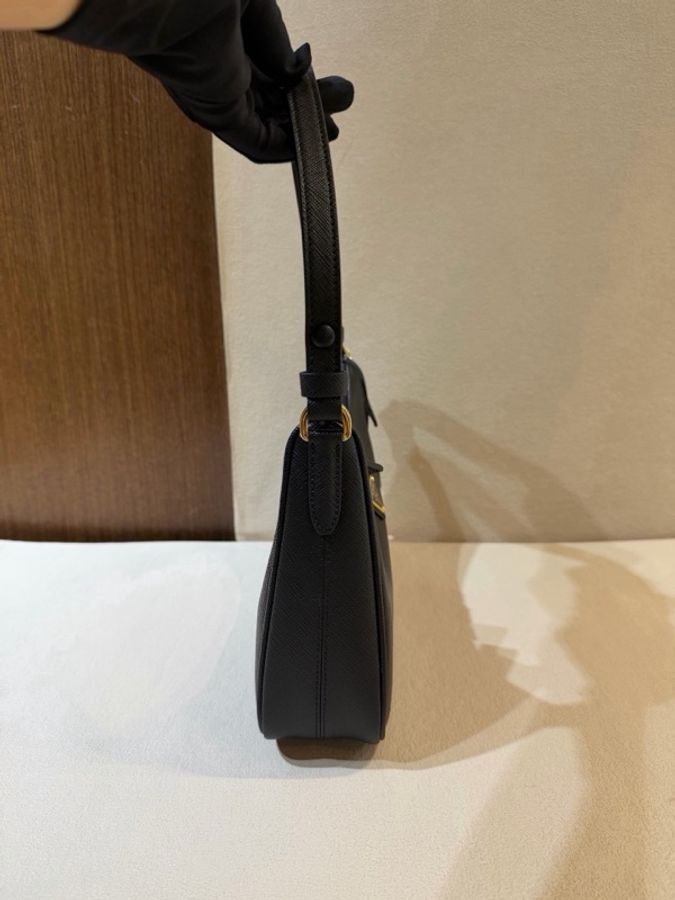 閒置 未使用 Prada/普拉達 全皮 hobo 皮肩帶可調節成單肩斜挎-1
