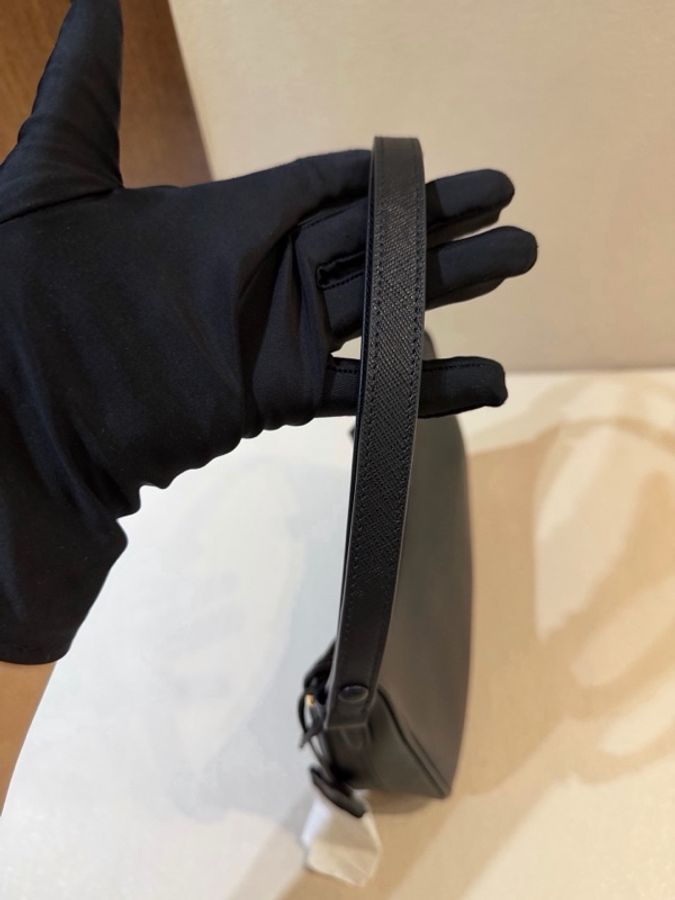 閒置 未使用 Prada/普拉達 全皮 hobo 皮肩帶可調節成單肩斜挎-4