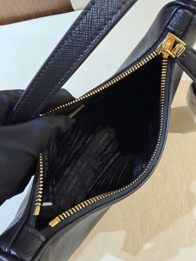 閒置 未使用 Prada/普拉達 全皮 hobo 皮肩帶可調節成單肩斜挎-6