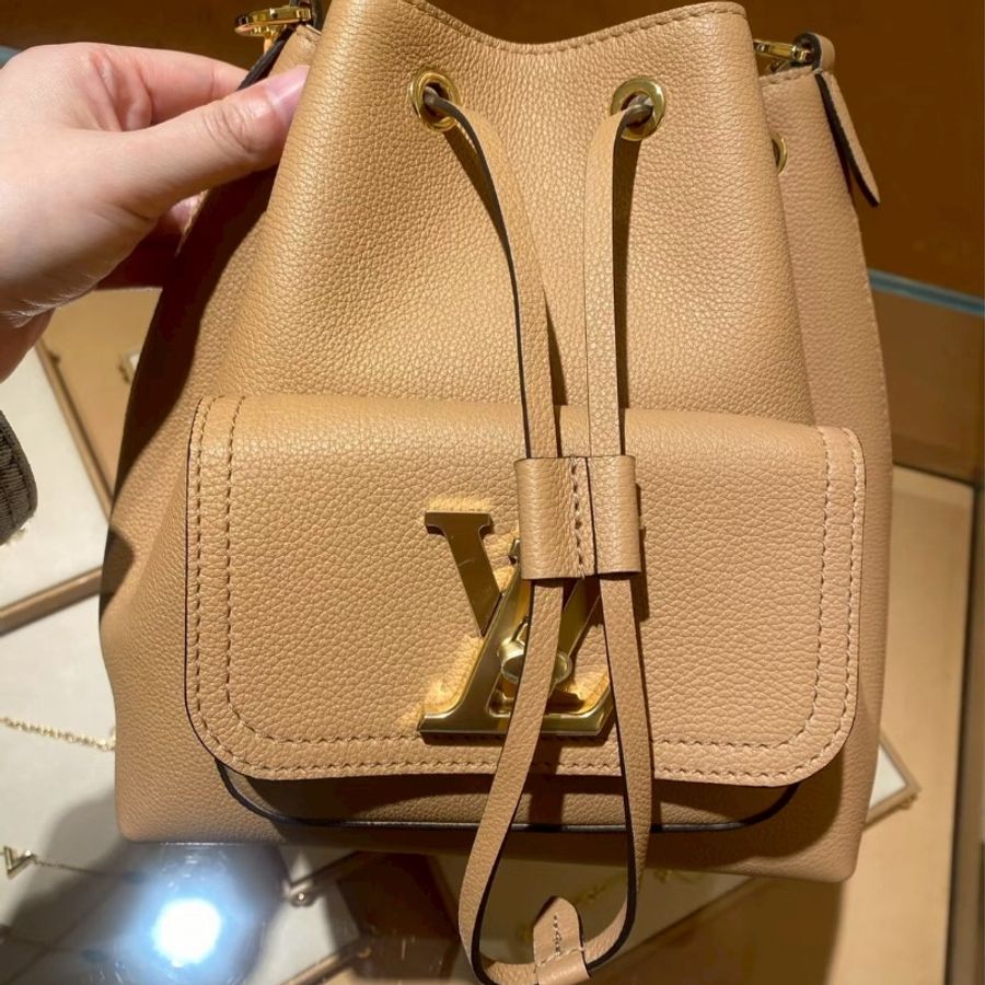 98新全配🧡#Lv #lockme #卡其色牛皮水桶 #副肩帶 #盒子塵袋購證-10