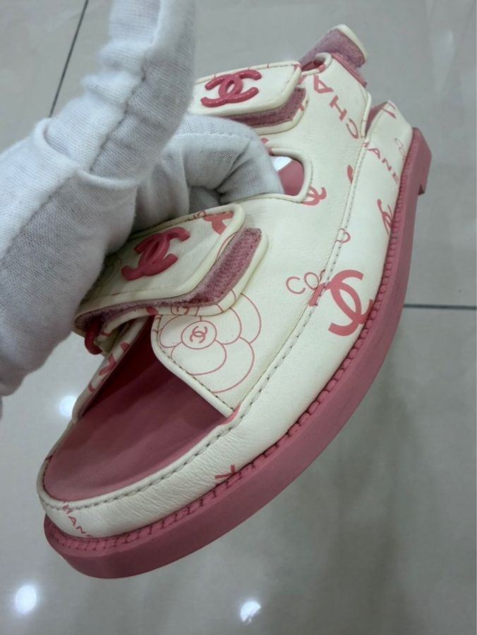 CHANEL 香奈兒經典雙C LOGOG魔術貼涼鞋 粉/白-8