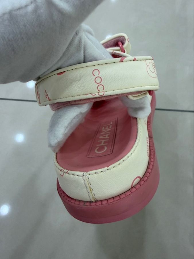 CHANEL 香奈兒經典雙C LOGOG魔術貼涼鞋 粉/白-13