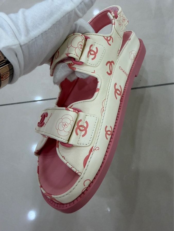 CHANEL 香奈兒經典雙C LOGOG魔術貼涼鞋 粉/白-17