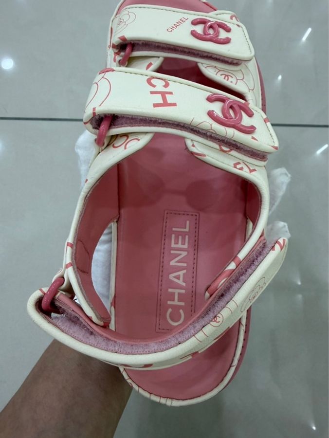 CHANEL 香奈兒經典雙C LOGOG魔術貼涼鞋 粉/白-23